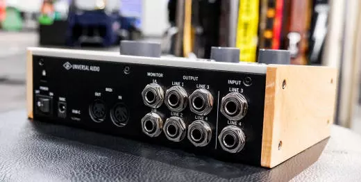 Universal Audio - Volt 476 USB Interface with Compressor 2
